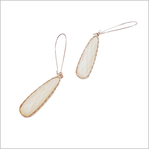 👣4/$20 ~ Gold Tone Dangling Earrings and Light Cream Stones with Faux Gold Dust - Picture 4 of 6